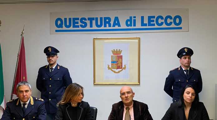 Spaccio a Lecco e comuni limitrofi: 5 arresti, uno è latitante Lecco Andrea Atanasio capo Gabin, il questore Stefania Marrazzo, il procuratore Ezio Domenico Basso e Simona de Luca Squadra Mobile
