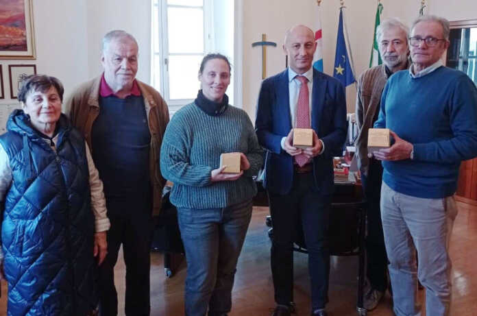 Eleonora Plos di Aned, il sindaco di Lecco Mauro Gattinoni e il presidente di Anci Lecco Enrico Avagnina