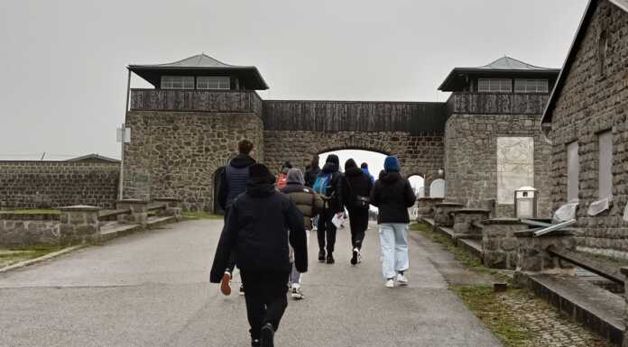 Scuola Cittadini e Alpini di Calolzio a Mauthausen con le discendenti di Giuseppe e Giovanni Rosa Mauthausen_scuola_cittadini_calolzio_20241110