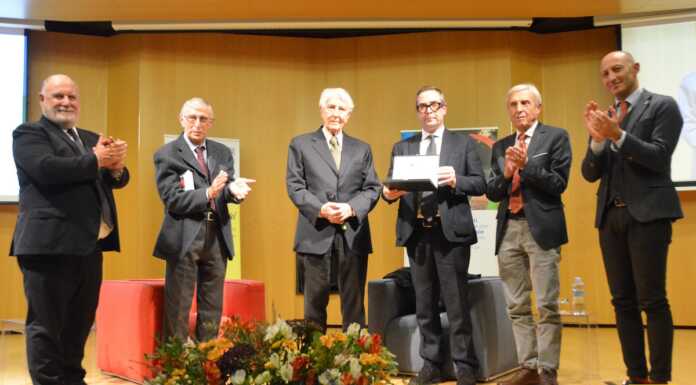 In tantissimi per Corrado Augias, consegnato il Premio Manzoni alla Carriera 2024