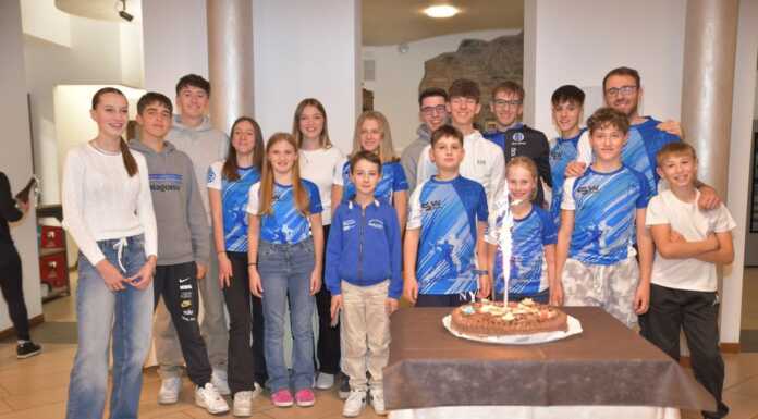 Cena sociale per lo Sci Club Primaluna, presentate le nuove divise