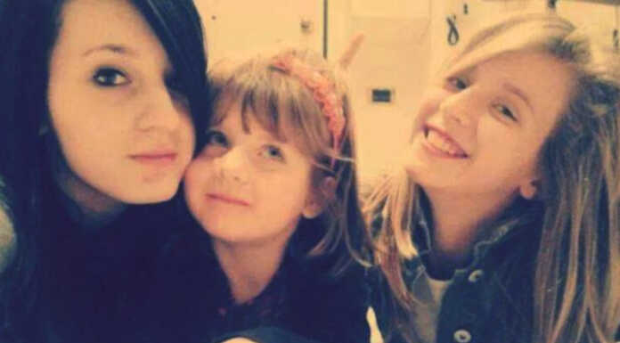 A dieci anni dalla tragedia, illuminato il ciliegio che ricorda le tre sorelline uccise dalla madre