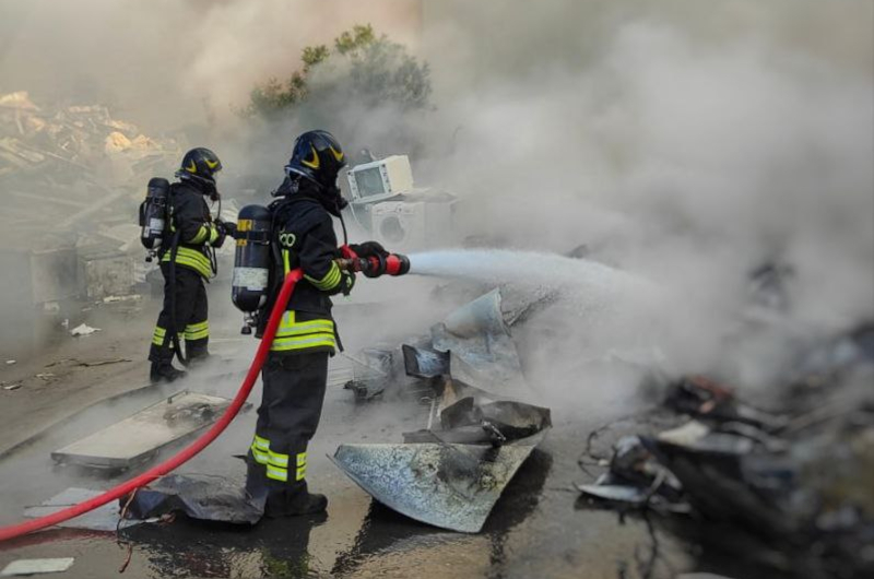 Vigili del fuoco incendio annone