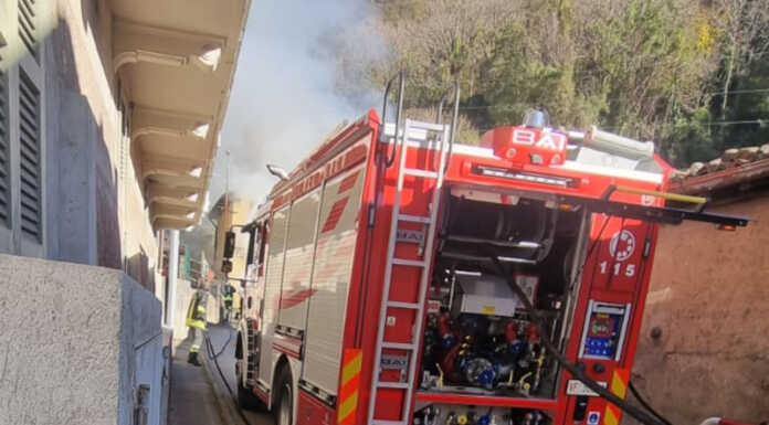 Laorca, incendio in via Berni: domato da Vigili del Fuoco