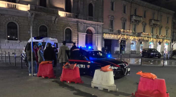 In centro Lecco: spacciatore picchia turista perchè non compra droga aggressione lecco piazza mazzini (2)