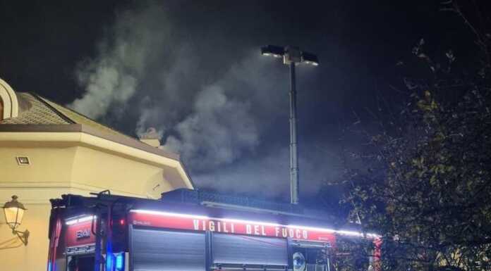 Casatenovo, brucia una casa, intervento dei Vigili del Fuoco incendio casatenovo
