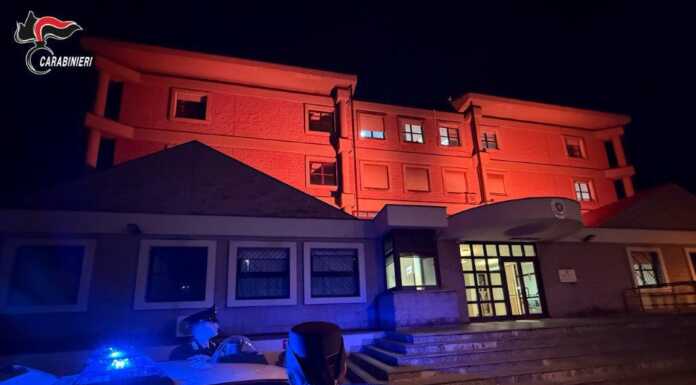 Violenza contro le donne, le caserme dei Carabinieri si tingono di arancione