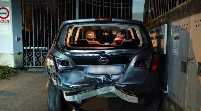 Incidente a Merate, perde il controllo e si schianta contro un’auto in sosta incidente_merate_20241117