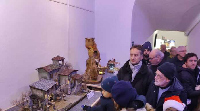 Inaugurata la mostra di Presepi alla Torre Viscontea: oltre 30 opere e una sala per i più piccoli