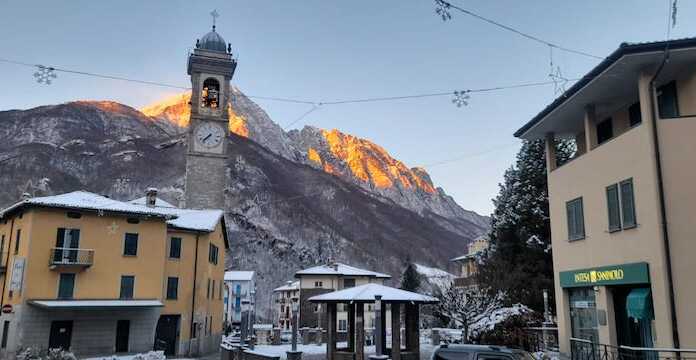 Benvenuto inverno: la prima neve imbianca le montagne lecchesi, fiocchi anche a bassa quota