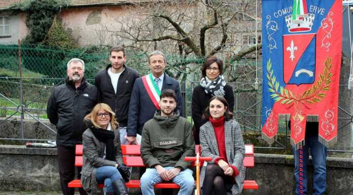 Anche Erve ha la sua panchina rossa: “Non possiamo restare indifferenti”