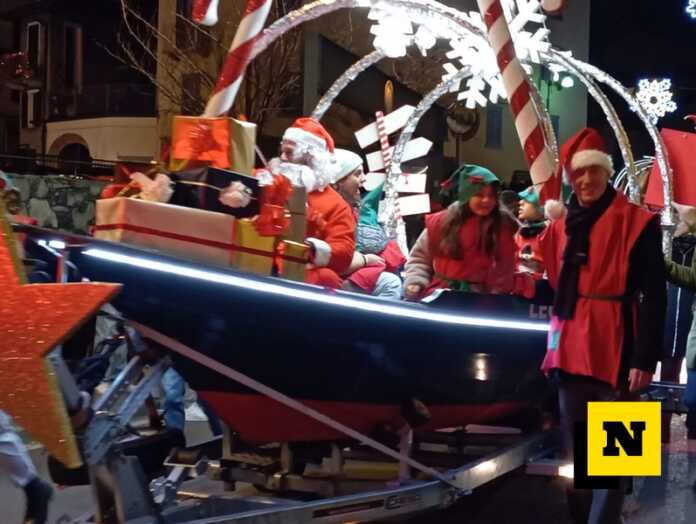 Sfilata carri Mandello Natale 2024