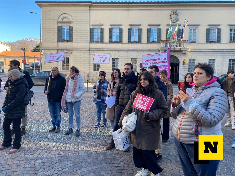 Presidio Piazza Diaz Lecco Legge Varchi GPA Associazione Renzo e Lucio Famiglie Arcobaleno