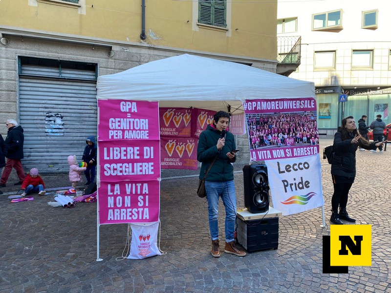 Presidio Piazza Diaz Lecco Legge Varchi GPA Associazione Renzo e Lucio Famiglie Arcobaleno