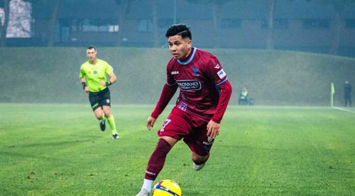 Calcio Lecco. Rinnovo per Mendoza: vestirà bluceleste fino al 2027