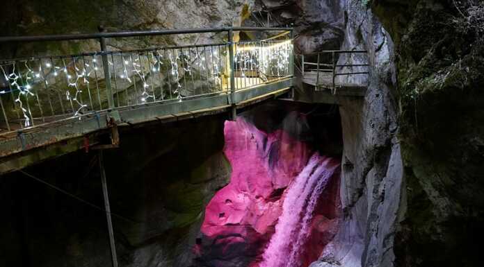 Lo scintillio del Natale all’Orrido di Bellano catturato da Giancarlo Airoldi Orrido di Bellano Christmas Lights Natale 2024