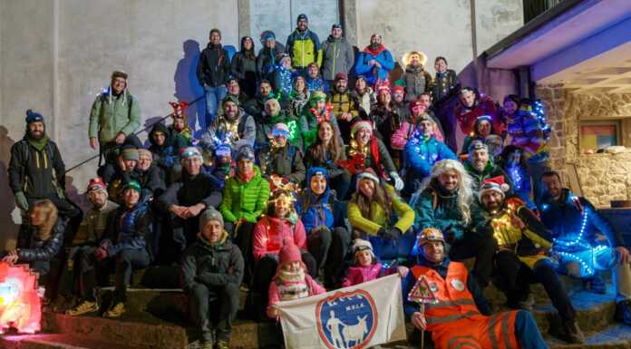 Il Monte Barro si illumina con la tradizionale fiaccolata del Gruppo M.U.L.A.