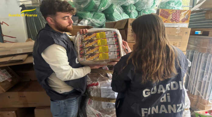 Oltre una tonnellata di fuochi d’artificio sequestrata dalla Finanza Finanza sequestro fuochi artificio dicembre 2024