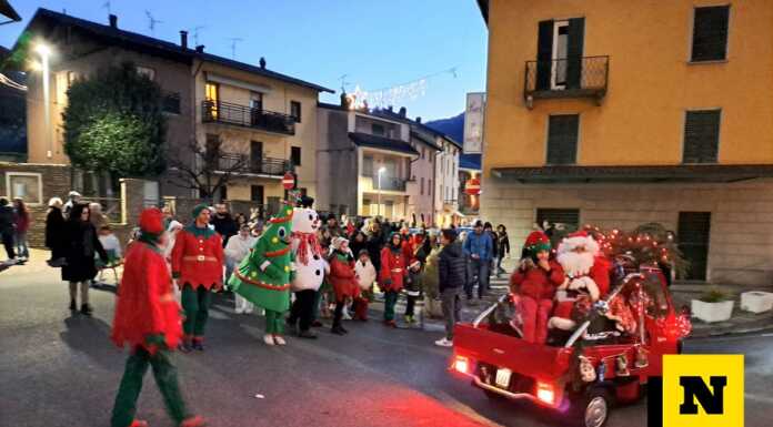 Una folla a Introbio per “Natale sotto la torre”, il paese si veste di magia