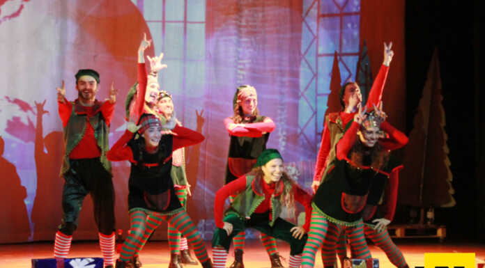 Merate, al Teatro Manzoni risate e applausi con Andrea Vitali e il musical per famiglie