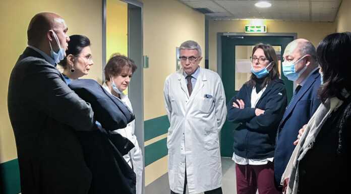 Ospedale Manzoni, visita nei reparti del consigliere regionale dem Fragomeli