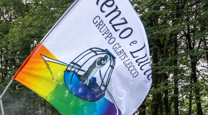 Renzo e Lucio in piazza con le Famiglie Arcobaleno contro la legge Varchi