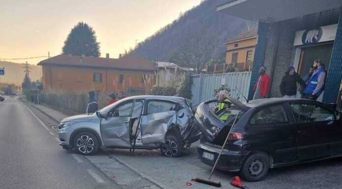 Airuno. Violento scontro tra due auto in via Statale, cinque feriti