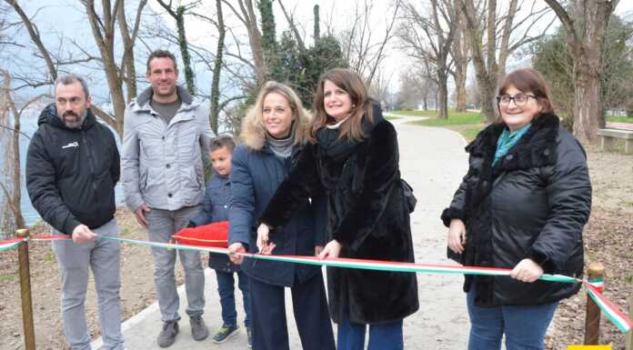 Rivabella. Inaugurato il raddoppio della ciclabile: “Pedoni e ciclisti più sicuri”