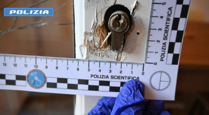 Como. Sventato furto in una villetta, arrestati due ladri armati di coltelli