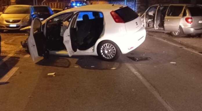 Olginate, violento schianto nella notte fra due auto: quattro i feriti, uno di loro è grave incidente olginate