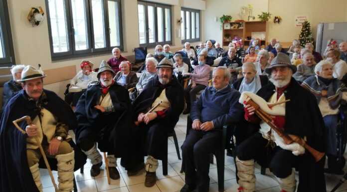 Introbio. Gli Zampognari della Brianza portano gioia a Villa Serena