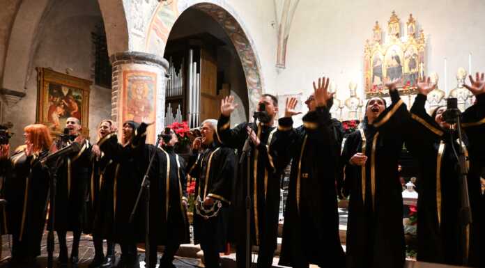 Varenna. Oltre 200 persone al concerto gospel diretto dal maestro Caravati