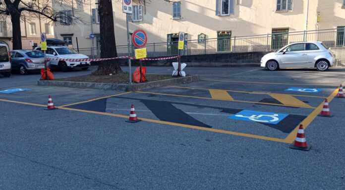 Ripristinati gli stalli di sosta riservati a persone con disabilità nel parcheggio di via Pietro Nava