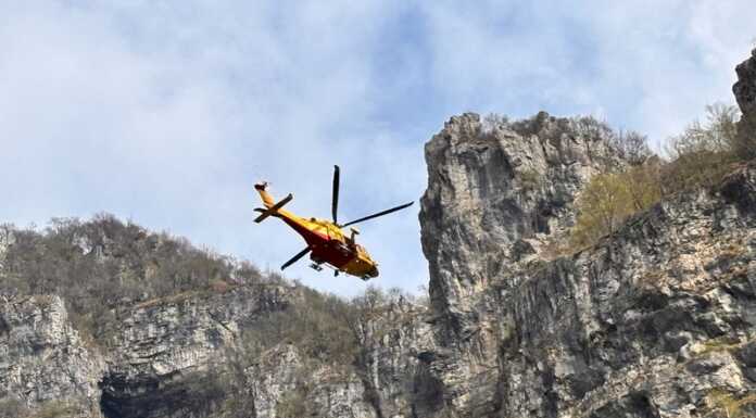 Ballabio. Scarica di pietre alla falesia Ballabiot: intervento dell’elisoccorso Ballabio scarica pietre falesia ballabiot