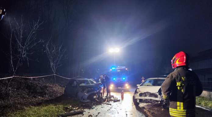 Lomagna. Violento scontro tra auto sulla SP 55, tre persone soccorse Lomagna scontro auto SP55