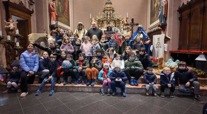 La Lucia resta a riva, ma i Re Magi raggiungono Abbadia Abbadia Lariana Re Magi Epifania 2025