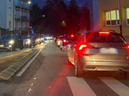 Traffico in tilt e città bloccata, Lega: “La città è ogni giorno sempre più al collasso” Code a Lecco traffico