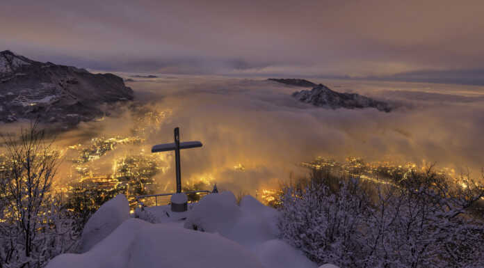 Alba magica dal Crocione del San Martino, immortalata da Mauro Lanfranchi nel 2021 Crocione San Martino Neve 2021 foto Lanfranchi