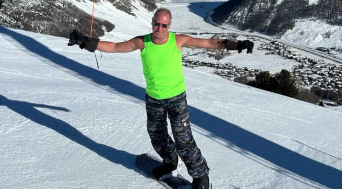 Sullo snowboard in canotta: Diego Crippa, l’influencer olginatese che sfida il gelo