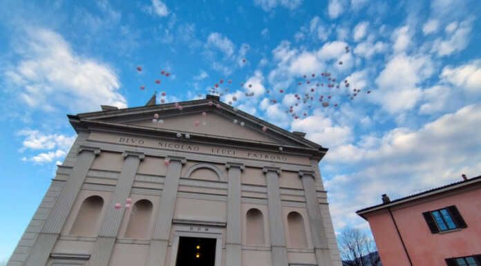 Lecco, l’ultimo saluto a Jennifer. Il Prevosto ai suoi amici: “La felicità non sta in un like, vivete anche per lei”