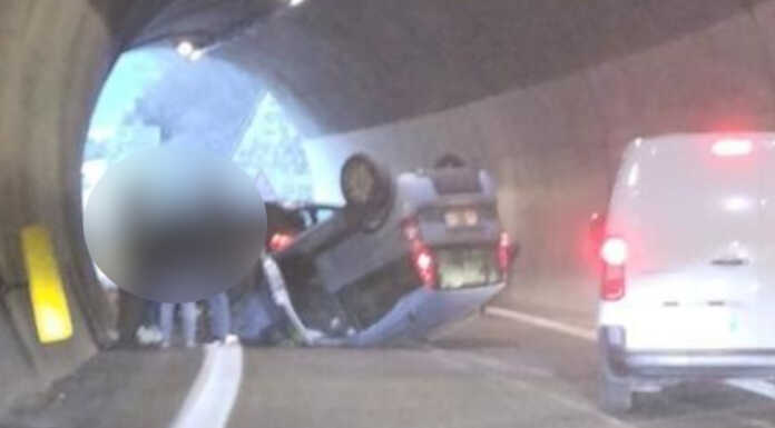 SS36. Auto ribaltata nello svincolo di Abbadia, disagi alla circolazione sabato