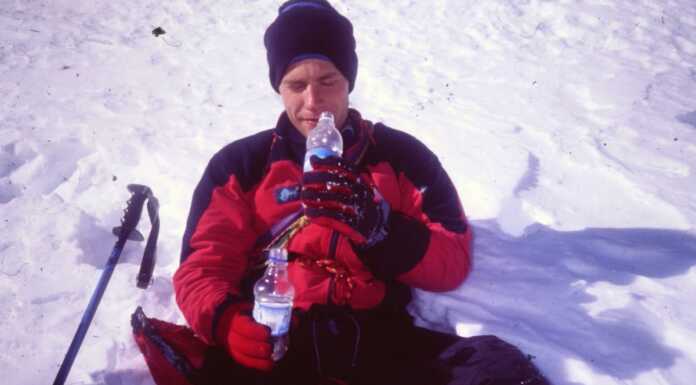 25 anni fa il capolavoro di Marco Anghileri: prima solitaria invernale della Solleder Un'immagine di Marco Anghileri al termine dell'impresa