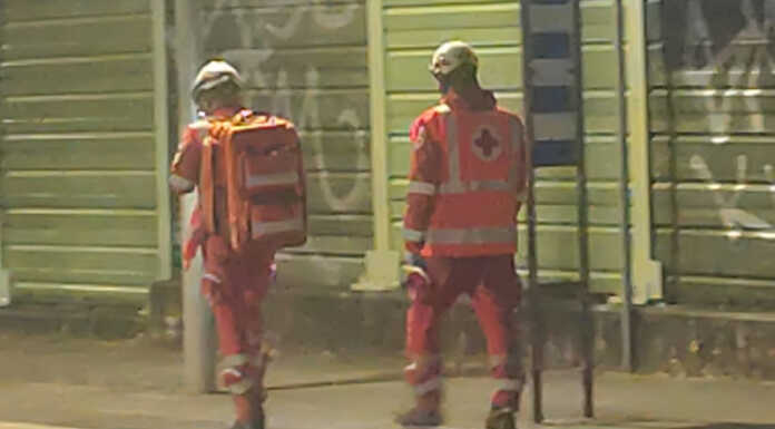 Uomo muore investito da un treno, tragedia a Cernusco Lombardone I sanitari intervenuti alla stazione di Cernusco Lombardone