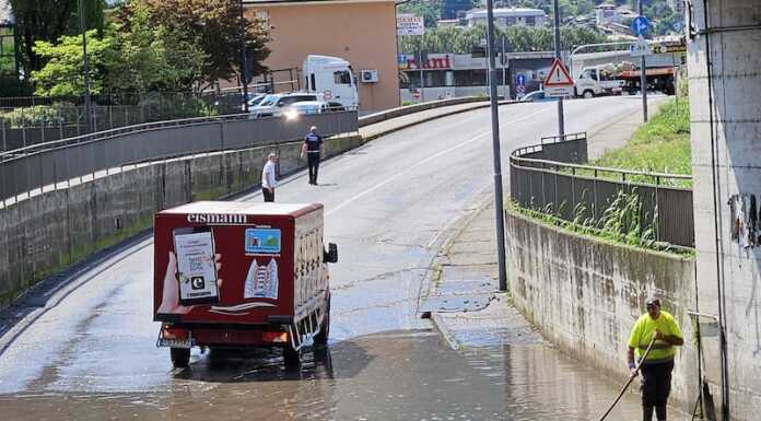 Cambia Calolzio attacca: “Sottopassi allagati, il Comune intervenga”