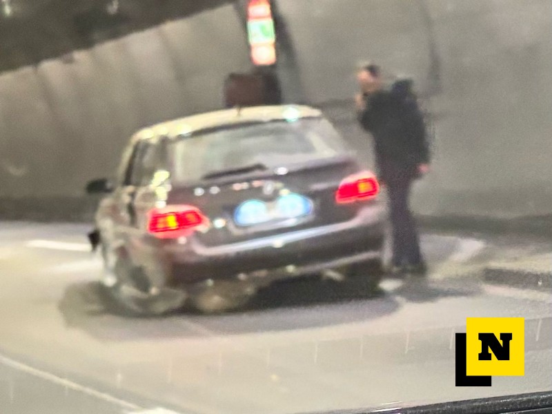 Incidente galleria monte barro auto camion