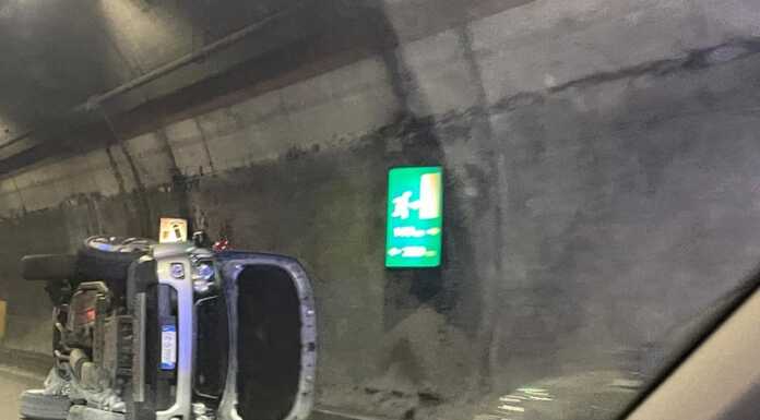 Statale 36. Ribaltamento nel tunnel del Monte Barro, traffico rallentato Ribaltamento Monte Barro s36