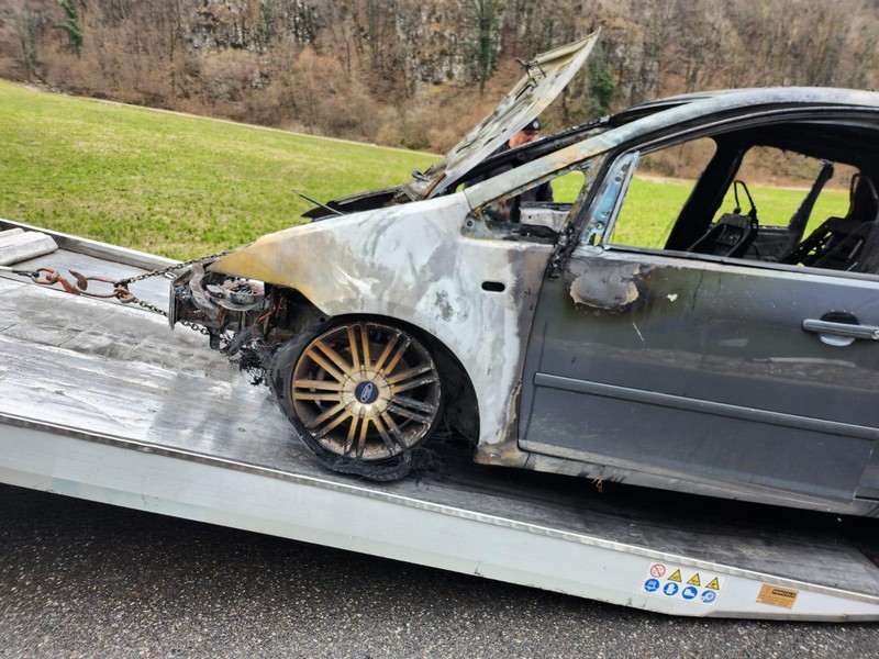 Auto in fiamme Balisio