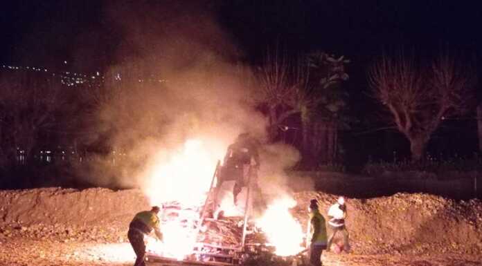 Tradizione solo rinviata: brucia il Ginèe a Mandello Ginee Mandello