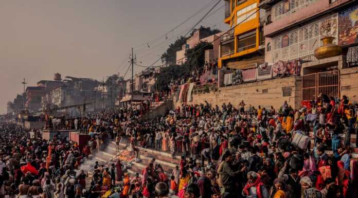 Un fotografo lecchese in India per raccontare il raduno religioso più grande del mondo