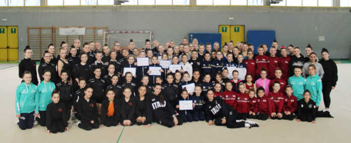 Merate_ginnastica_ritmica_farfalle_ginnaste_stage